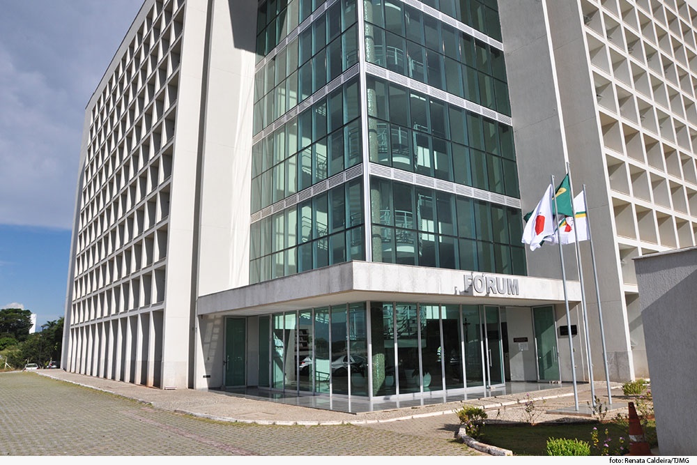 Acusado de matar o pai em Pouso Alegre é condenado apenas por corrupção de menores