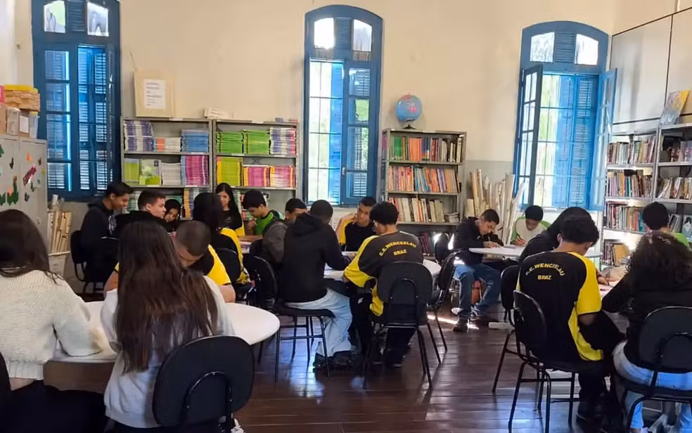 Escolas do Sul de Minas avaliam adesão ao modelo cívico-militar em consulta pública