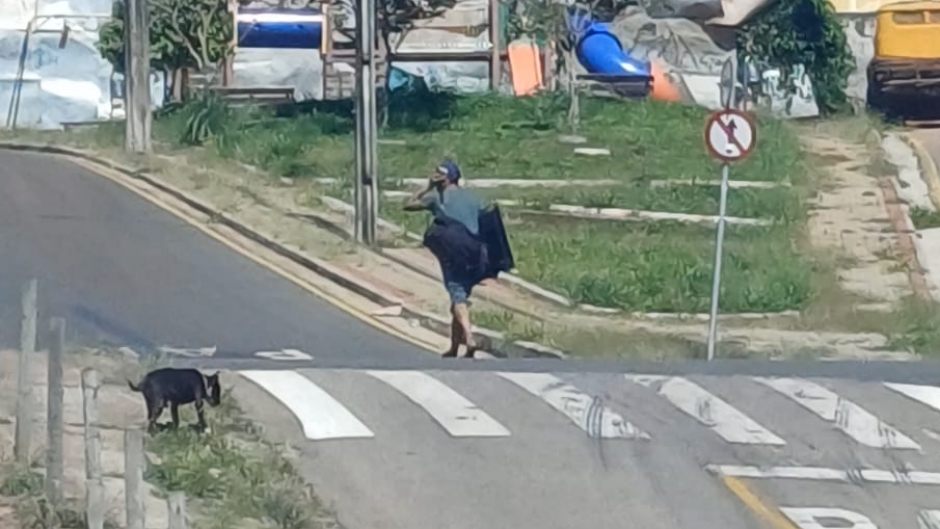 Homem é flagrado com TV roubada no bairro Colina Verde em Pouso Alegre