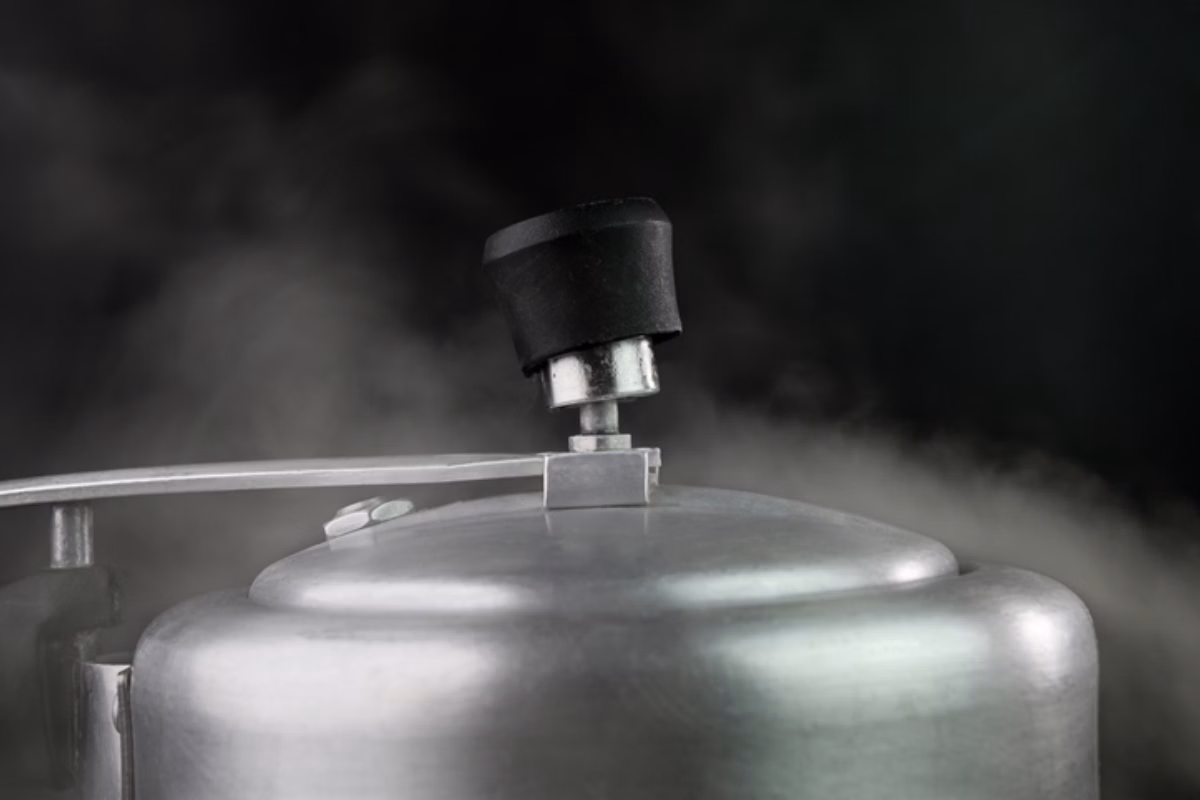 Padrasto agride enteada autista com panela de pressão e é preso em Pouso Alegre