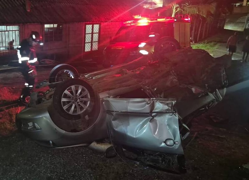 Jovem de 23 anos morre em grave colisão na BR-459; três ficam feridos