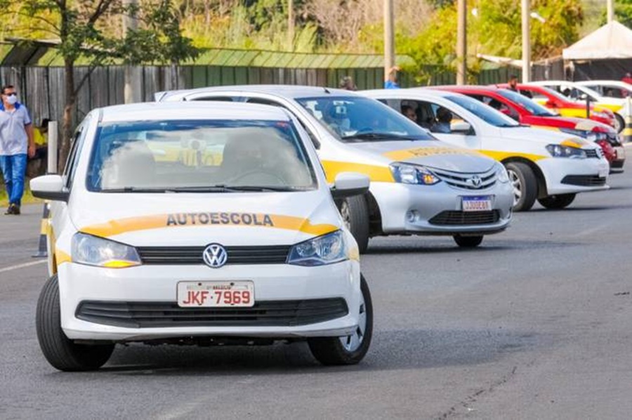 Fim da exigência: governo libera CNH sem aulas em autoescola