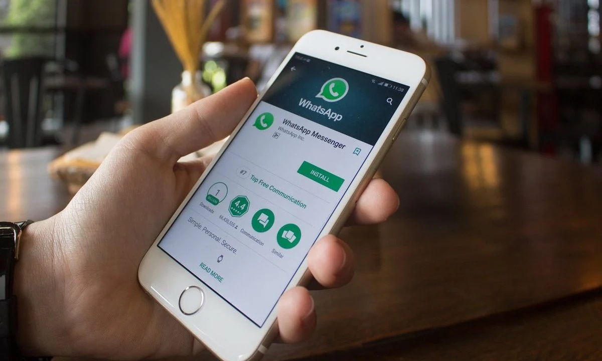 WhatsApp deixa celulares antigos para trás em 2026; veja a lista